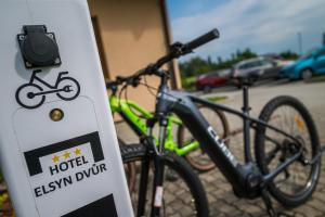 Hjólreiðar á eða í nágrenni Hotel Elsyn Dvůr