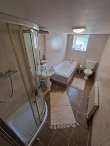 Koupelna v ubytování Mardan House B&B