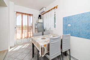 Kuchyň nebo kuchyňský kout v ubytování Apartments Ivan