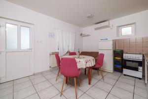 Kuchyň nebo kuchyňský kout v ubytování Apartments Slobodanka