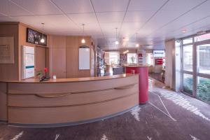 Ο χώρος του λόμπι ή της ρεσεψιόν στο ibis Saint Brieuc Yffiniac