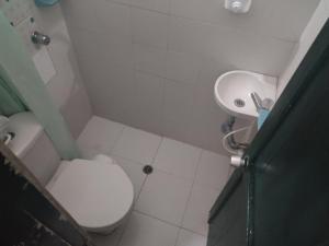 a small bathroom with a toilet and a sink at Hotel la Casona 1859 in Guaduas