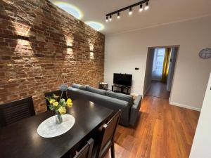 TV a/nebo společenská místnost v ubytování KK Apartament Marszałkowski