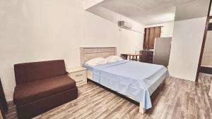 Postel nebo postele na pokoji v ubytování Ebony Apartment & Studio