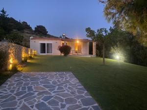 Gallery image of RELAXING POOL HOUSE IN LAGONISI 2 in Kalívia Thorikoú