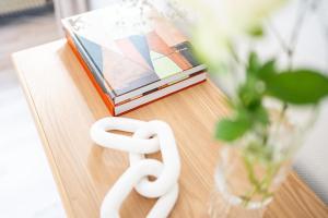 a book sitting on top of a table next to a snake at Villa Vichéia - Appartement 33 - UNESCO - Centre-Ville in Vichy