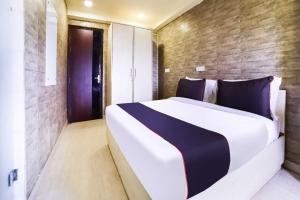Katil atau katil-katil dalam bilik di Hotel O Urban villa