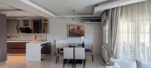 Kuchyň nebo kuchyňský kout v ubytování Avenue Luxury Home