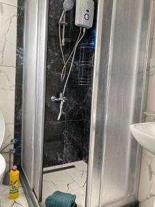 Bilik mandi di luxury flats in the heart of nicosia +3 gambar