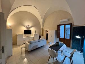 a living room with a couch and a table at Handy Pergola in Brindisi