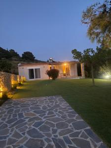 Gallery image of RELAXING POOL HOUSE IN LAGONISI 2 in Kalívia Thorikoú