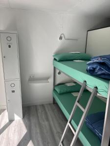 Poschodová posteľ alebo postele v izbe v ubytovaní O Albergue de Fene