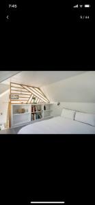 Gambar di galeri bagi Romantic getaway SummerHill Tiny di Wattagong