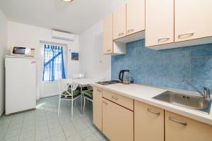 Kuchyň nebo kuchyňský kout v ubytování Apartments Ivan