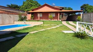 a backyard with a house and a swimming pool at Rancho do Carlinhos in Ipoema +6 photos
