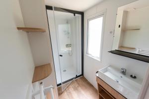 Koupelna v ubytování Camping le Pré des Moines