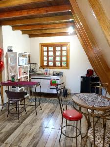 a kitchen with tables and chairs in a room at Recanto Quina da Mata in Santo Antônio do Pinhal