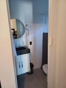 a bathroom with a sink and a toilet at casa com bela vista em itatiba in Tijuco Prêto +60 photos