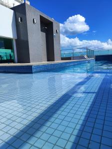 a swimming pool on top of a building at Studio Moderno bem localizado in Feira de Santana