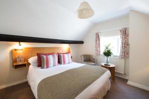Een bed of bedden in een kamer bij Moorhill House Bed & Breakfast