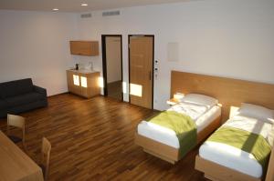 Posteľ alebo postele v izbe v ubytovaní Business Motel Feldkirch