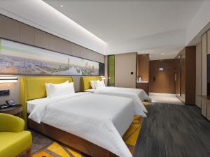 Letto o letti in una camera di Hampton by Hilton Guangzhou Wenchong