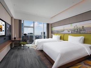 Letto o letti in una camera di Hampton by Hilton Guangzhou Wenchong
