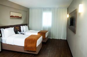 Cama ou camas em um quarto em BH Raja Hotel