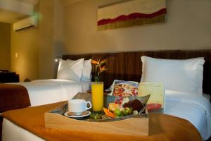 Cama ou camas em um quarto em BH Raja Hotel