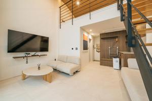 TV a/nebo společenská místnost v ubytování Haeilri Pool&SPA Hotel
