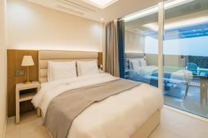 Postel nebo postele na pokoji v ubytování Haeilri Pool&SPA Hotel