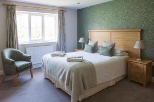 A bed or beds in a room at Beaulieu Hotel 