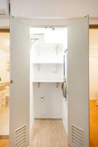 Φωτογραφία από το άλμπουμ του Coastal Inspired 2BR Condo I Fast Wi-Fi I Near BGC στη Μανίλα