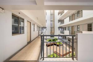 Η κουζίνα ή μικρή κουζίνα στο Coastal Inspired 2BR Condo I Fast Wi-Fi I Near BGC