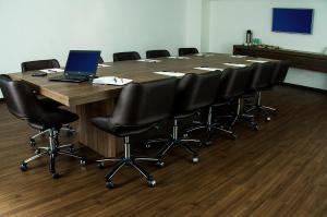 Área de negócios e/ou sala de conferências em BH Raja Hotel