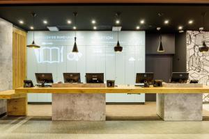 a large table with laptops on it in a room at Ibis München City Arnulfpark in Munich