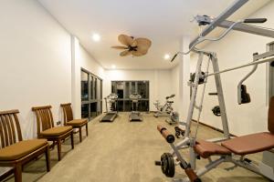Fitness centrum a/nebo fitness zařízení v ubytování Eco Lux Riverside Hotel & Spa