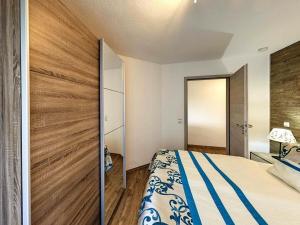 Ένα ή περισσότερα κρεβάτια σε δωμάτιο στο Exclusive apartment with panoramic lake view +35 φωτογραφίες