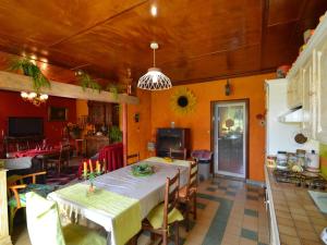 Μια τηλεόραση ή/και κέντρο ψυχαγωγίας στο Camiran Escape Wine & Calm