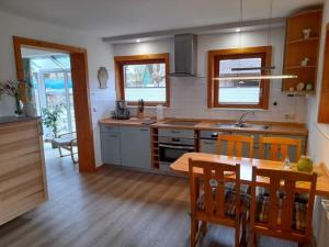 Η κουζίνα ή μικρή κουζίνα στο detached holiday home Kasch