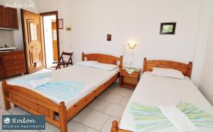 Postel nebo postele na pokoji v ubytování Rodon Apartments - S Avdimioti