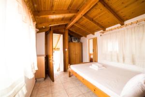 Postel nebo postele na pokoji v ubytování Rodon Apartments - S Avdimioti