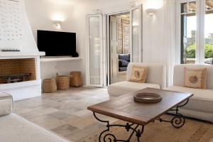 Televízia a/alebo spoločenská miestnosť v ubytovaní Baos Pool Villas