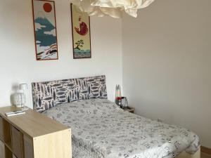 A bed or beds in a room at Appartamento con vista mare a Porto Santo Stefano