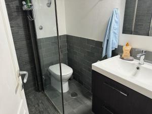 A bathroom at Appartamento con vista mare a Porto Santo Stefano