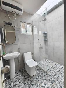 Koupelna v ubytování Aadvik Luxury Farmstay