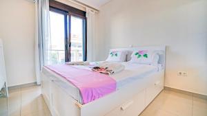 Posteľ alebo postele v izbe v ubytovaní LUXURY AND SUNNY APARTMENT 250 mts FROM THE BEACH!!