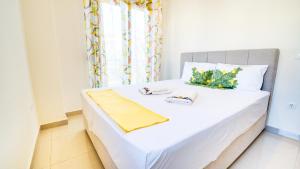 Posteľ alebo postele v izbe v ubytovaní LUXURY AND SUNNY APARTMENT 250 mts FROM THE BEACH!!