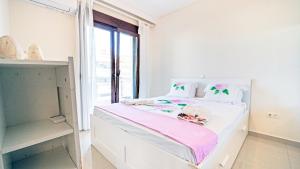 Posteľ alebo postele v izbe v ubytovaní LUXURY AND SUNNY APARTMENT 250 mts FROM THE BEACH!!