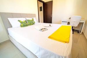 Posteľ alebo postele v izbe v ubytovaní LUXURY AND SUNNY APARTMENT 250 mts FROM THE BEACH!!